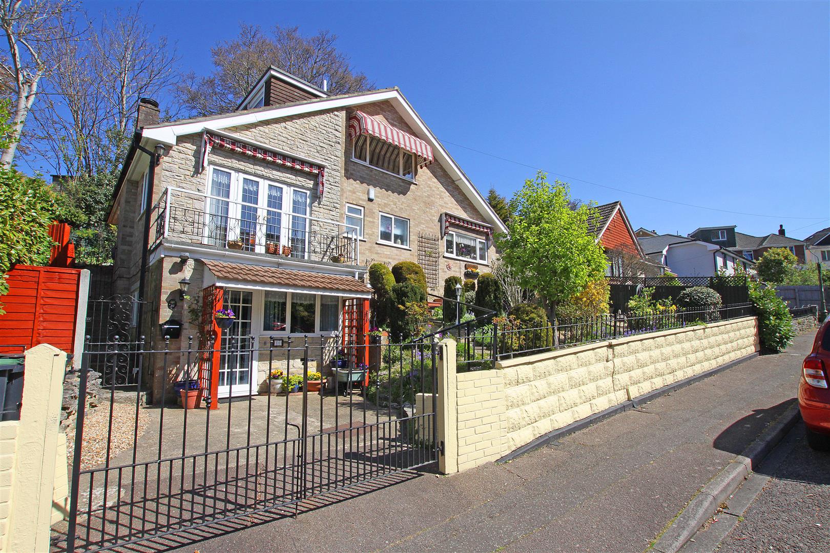 3 Bedroom Property For Sale in Bournemouth £400,000